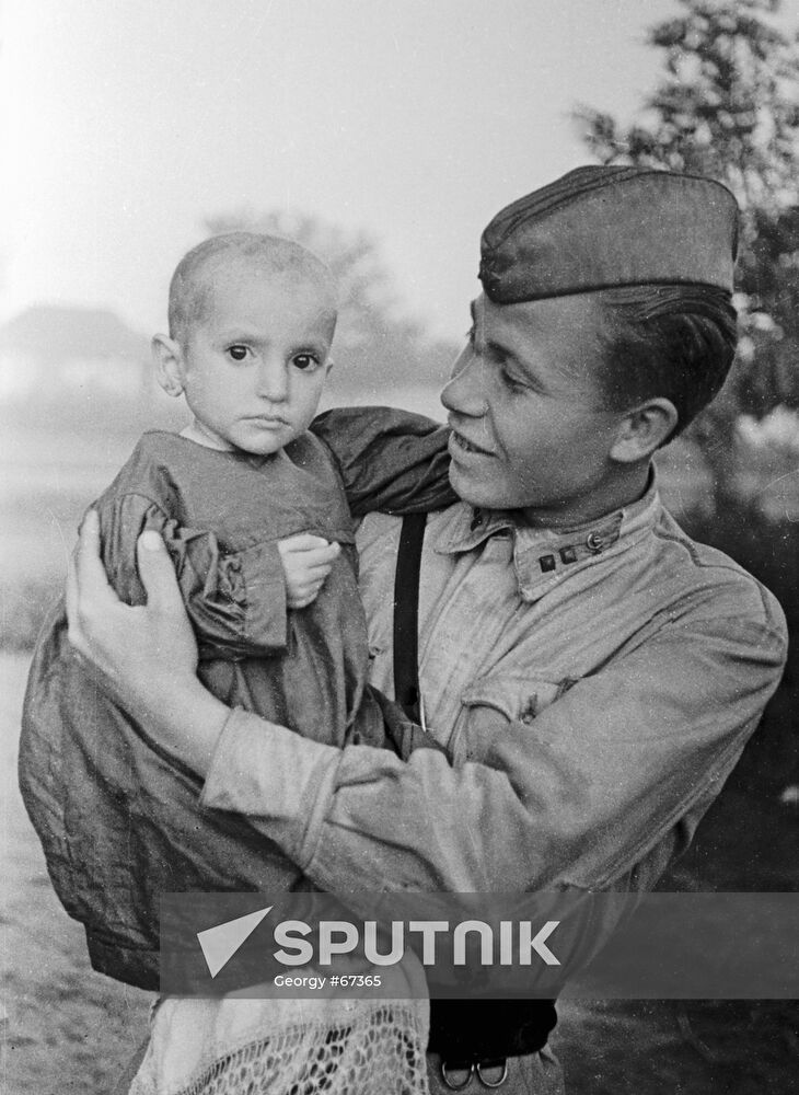 WWII OSETIYA SOVIET OFFICER SAVED GIRL