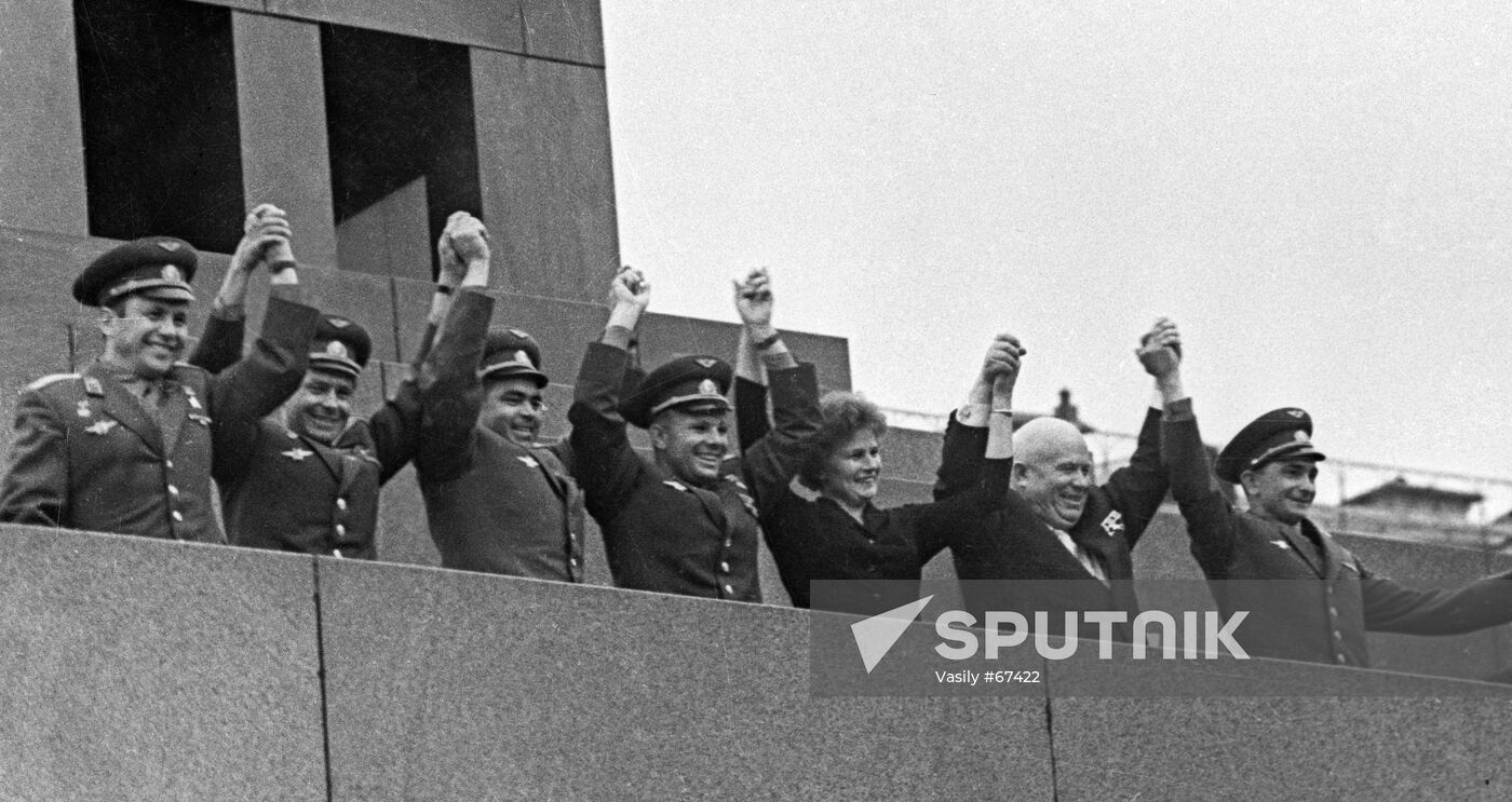 TERESHKOVA BYKOVSKY KHRUSHCHEV MAUSOLEUM ROSTRUM