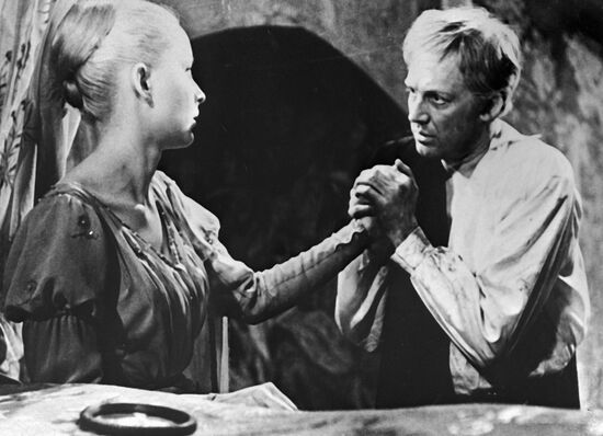 "HAMLET" SMOKTUNOVSKY VERTINSKAYA 