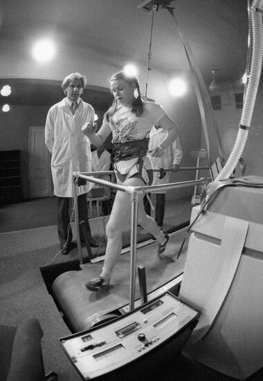 TRAINING DEVICE 