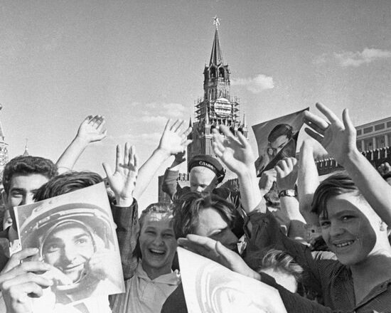 Muscovites Converge on Red Square