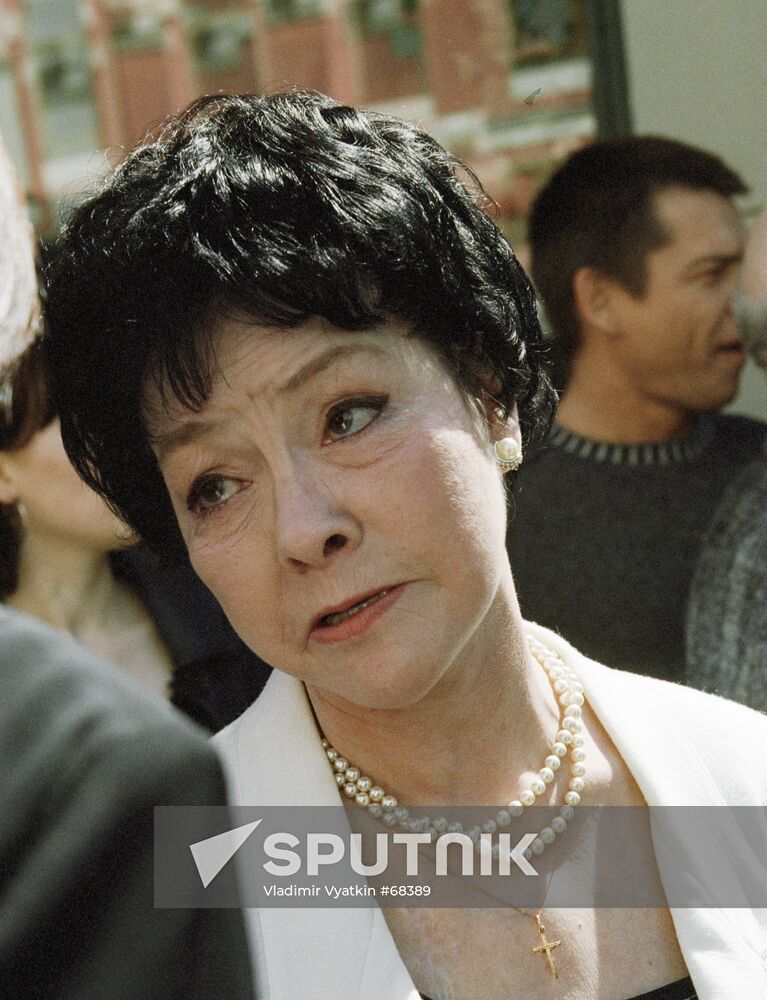 AKHMADULINA