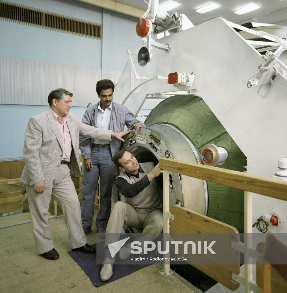 COSMONAUTS LYAKHOV MOMAND POLYAKOV 