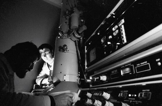 STUDIES ELECTRONIC MICROSCOPE