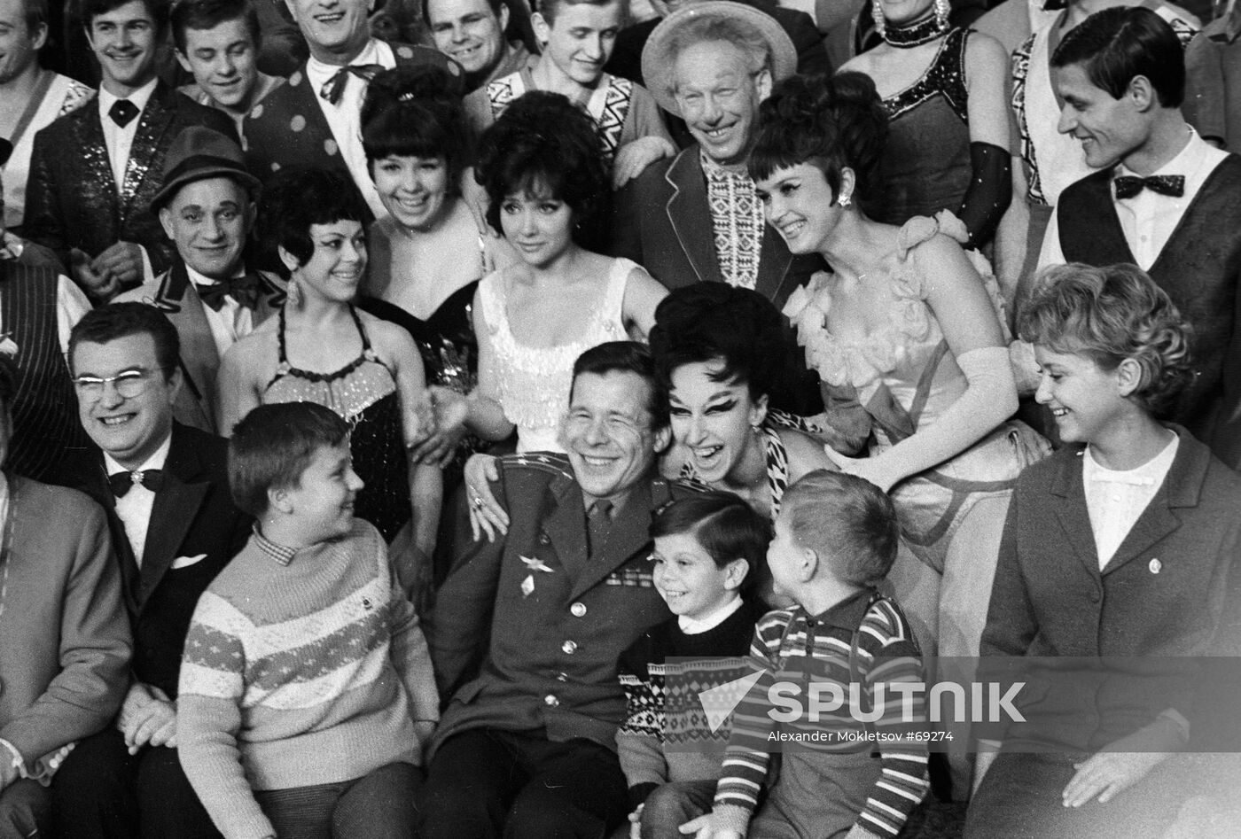 TULA CIRCUS PERFORMERS 