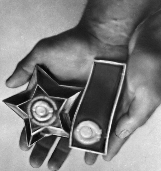 VENUS 4 PENNANT