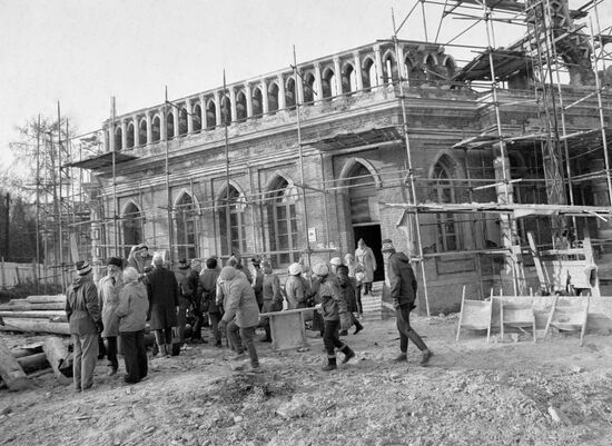 VOLUNTEERS TSARITSYNO RESTORATION
