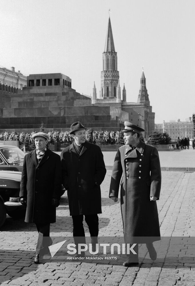 Nikolai Rukavishnikov, Alexei Yeliseyev and Vladimir Shatalov on Moscow's Red Square