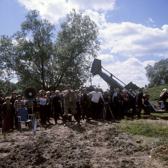 Cast and crew on set of movie The Wedding