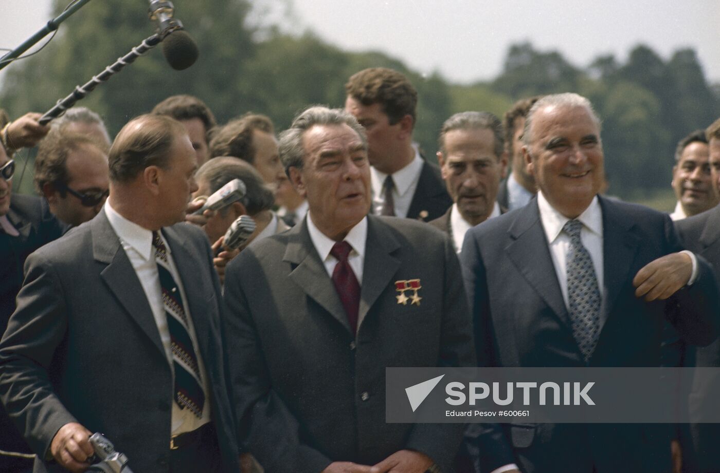 Leonid Brezhnev visits France