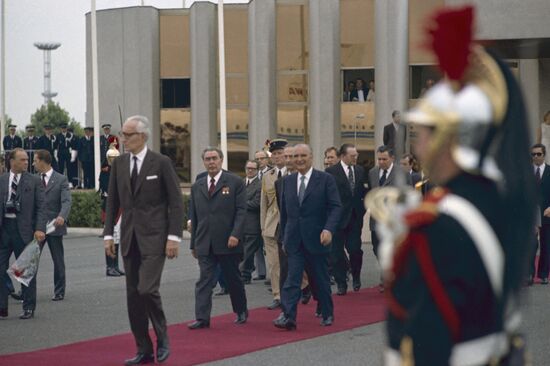 Leonid Brezhnev visits France