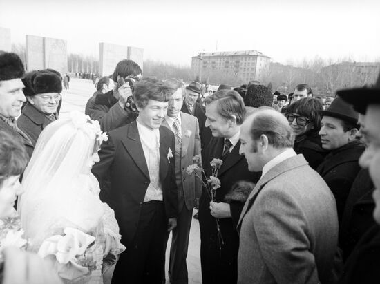 Olof Palme congratulating newlyweds