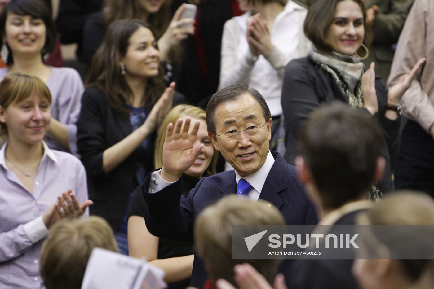 Secretary-General of the UN Ban Ki-moon meeting with students