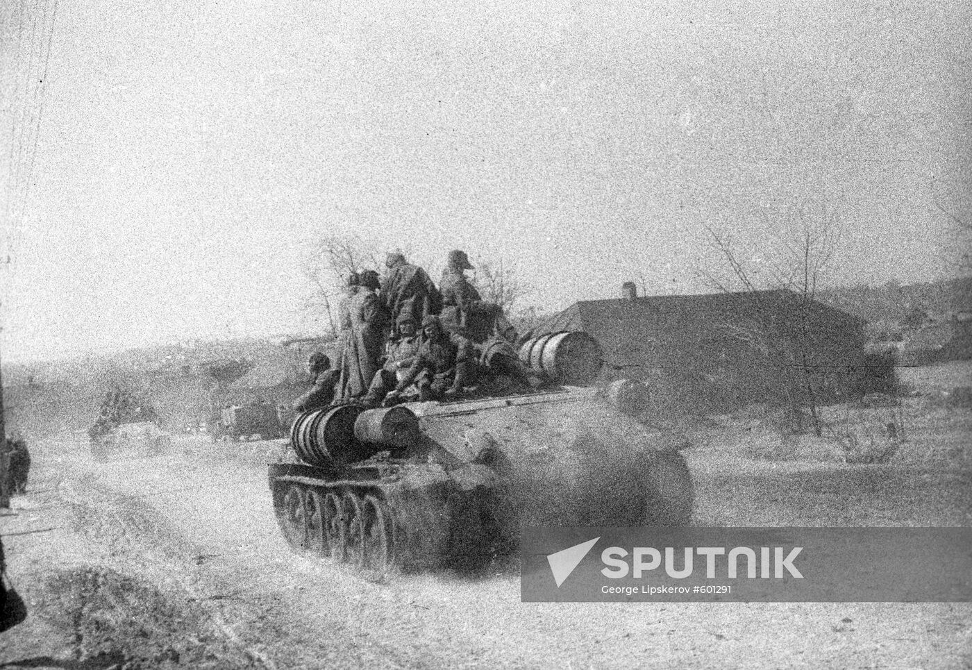 Tanks of the 64th Army approaching Stalingrad