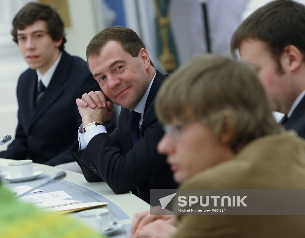Dmitry Medvedev meets with award-winning students