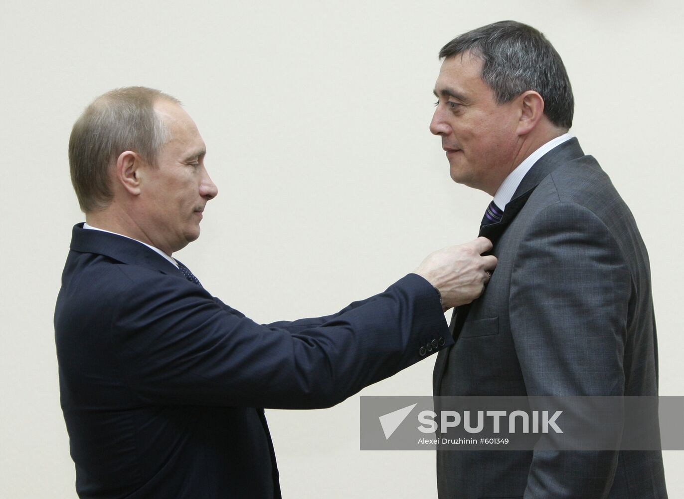 Vladimir Putin awarded workers of the nuclear energy industry