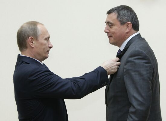 Vladimir Putin awarded workers of the nuclear energy industry