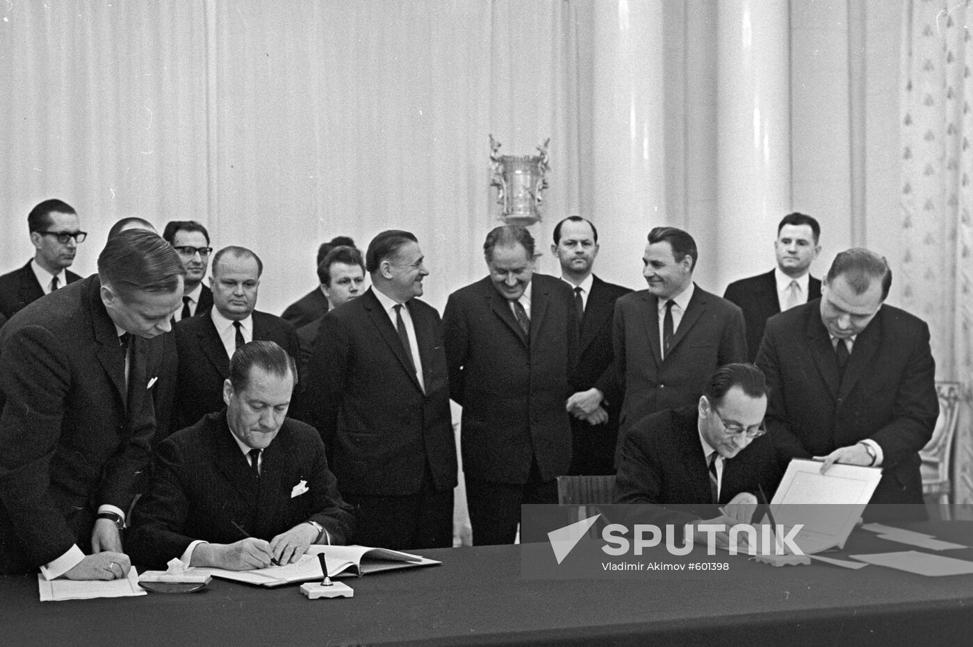 Signing Soviet-Finnish consular convention