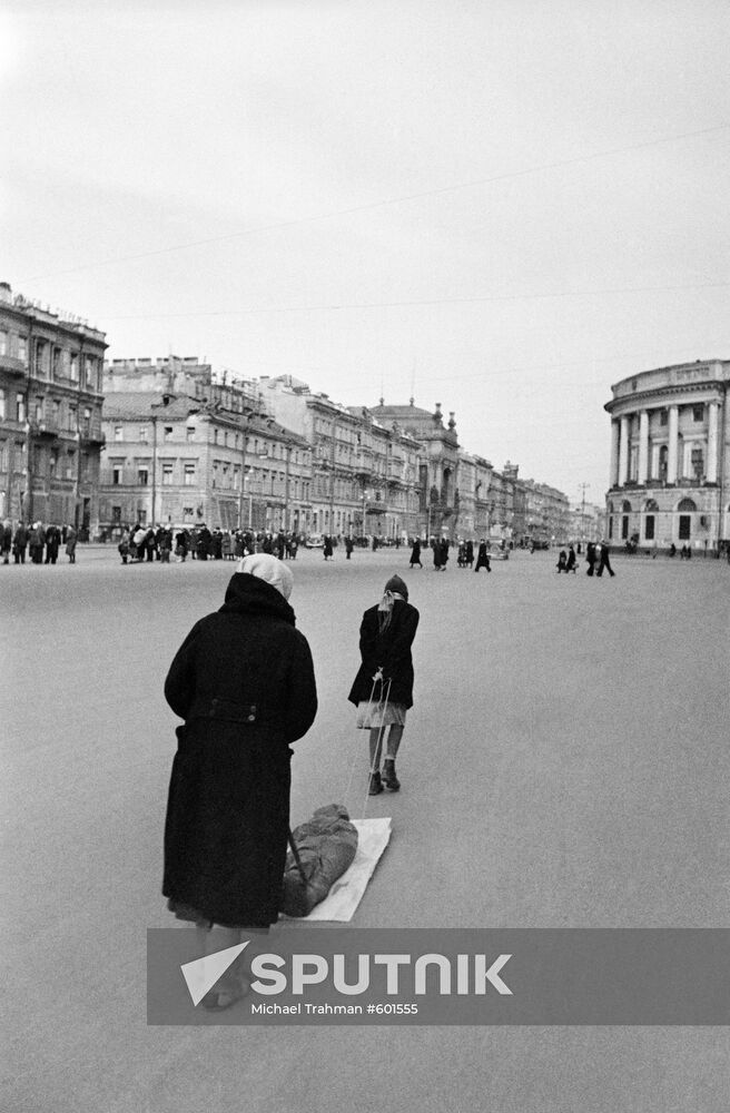 Citizens of sieged Leningrad in Nevsky Prospekt