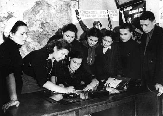 Komsomol members giving money for armored train