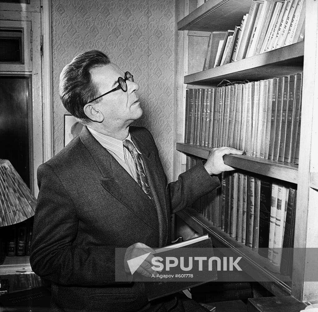 Writer Alexander Bek