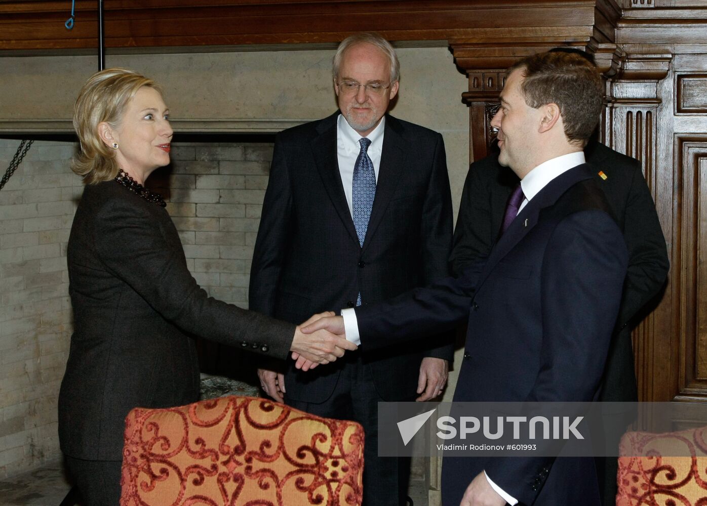 Dmitry Medvedev meets with Hillary Clinton