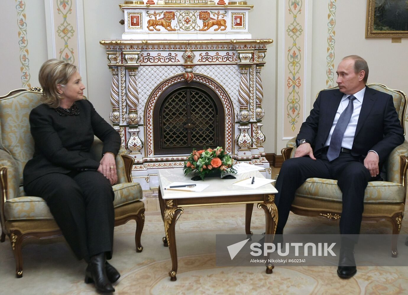 Vladimir Putin meets with Hillary Clinton in Novo-Ogarevo