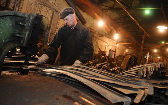 Scythe production at Artinsk mechanical plant