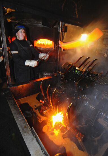 Scythe production at Artinsk mechanical plant