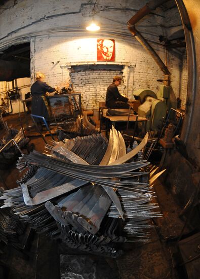 Scythe production at Artinsk mechanical plant