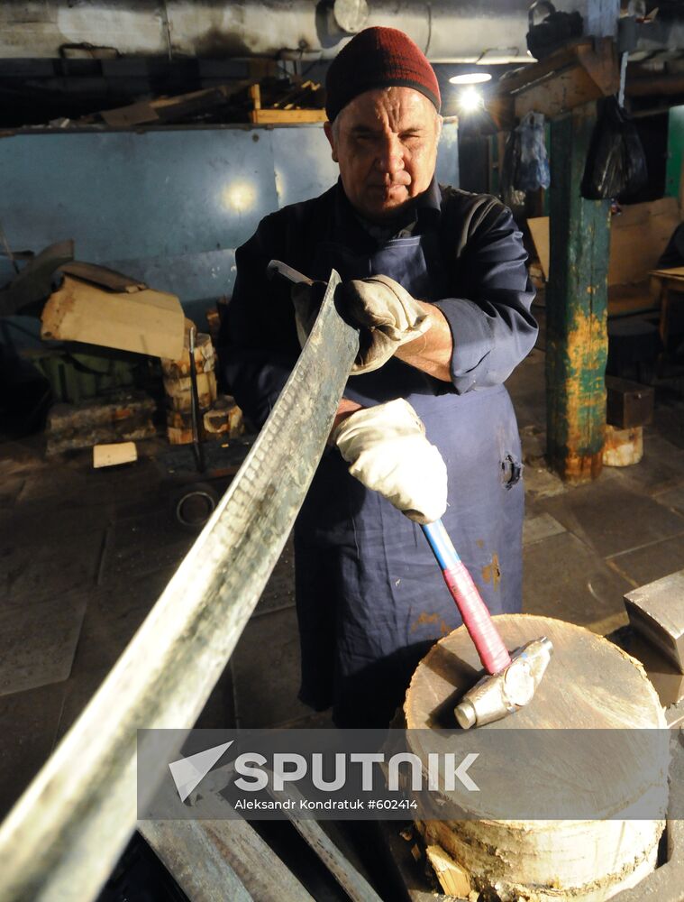 Scythe production at Artinsk mechanical plant