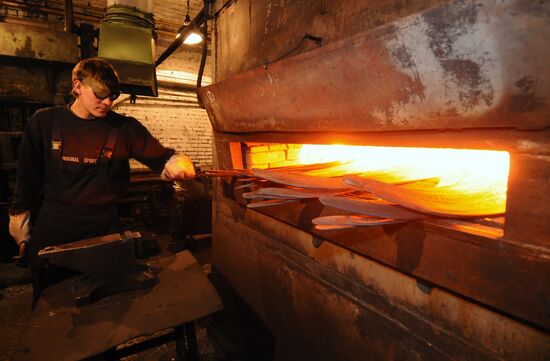 Scythe production at Artinsk mechanical plant