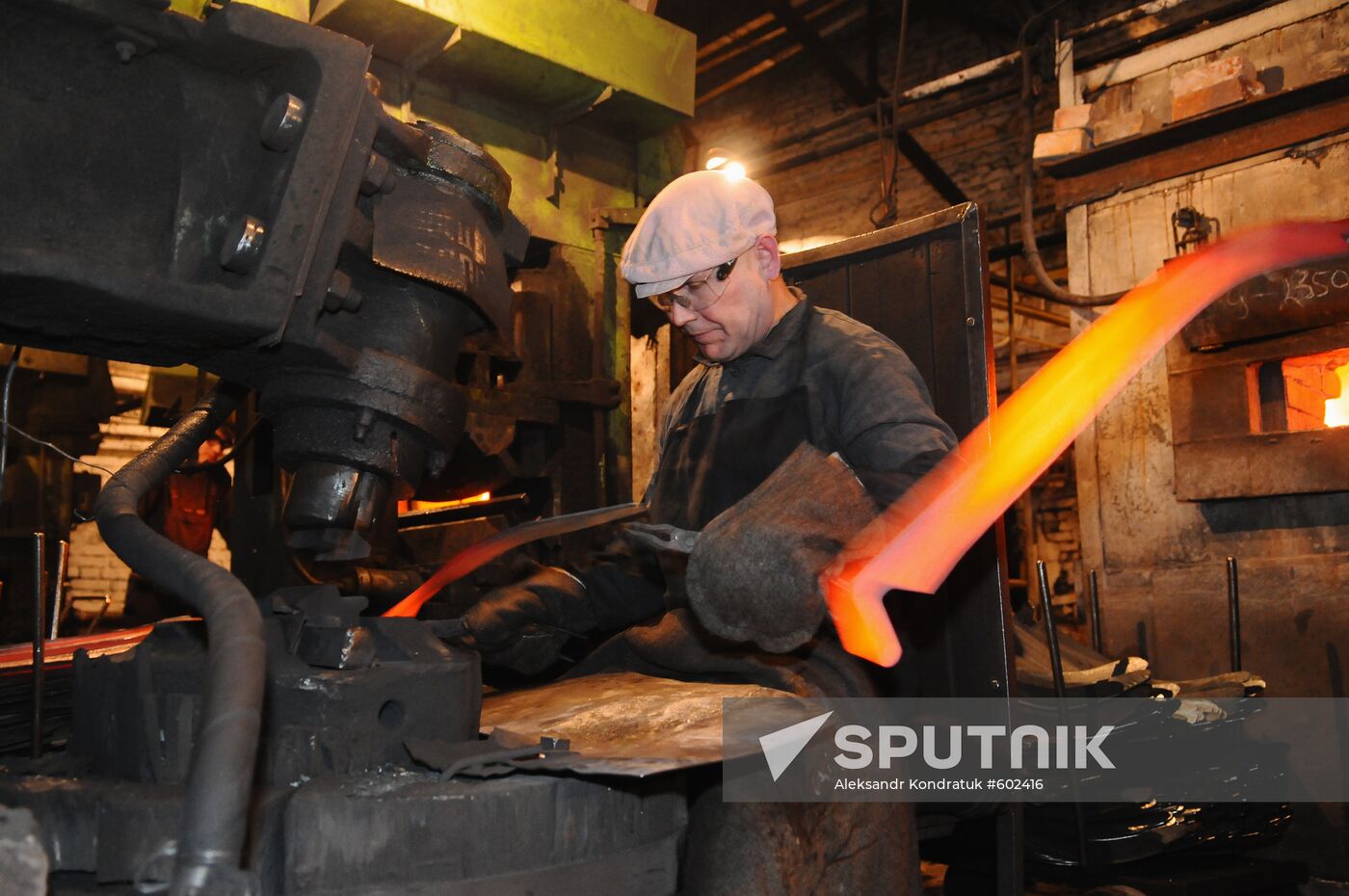Scythe production at Artinsk mechanical plant
