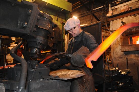 Scythe production at Artinsk mechanical plant