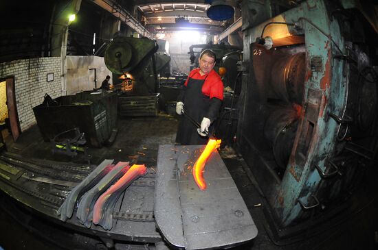 Scythe production at Artinsk mechanical plant