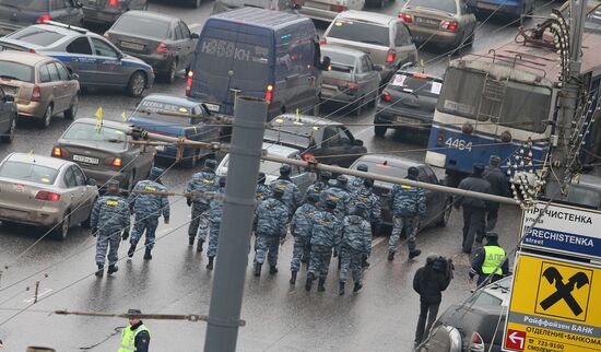 Activists hold agitation motor rally at Moscow's Garden Ring
