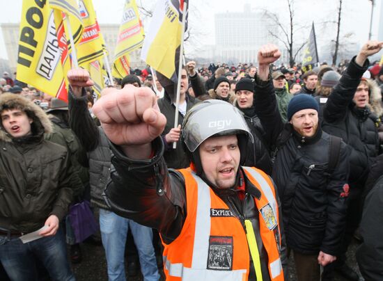 Moscow motorists stage protest rally