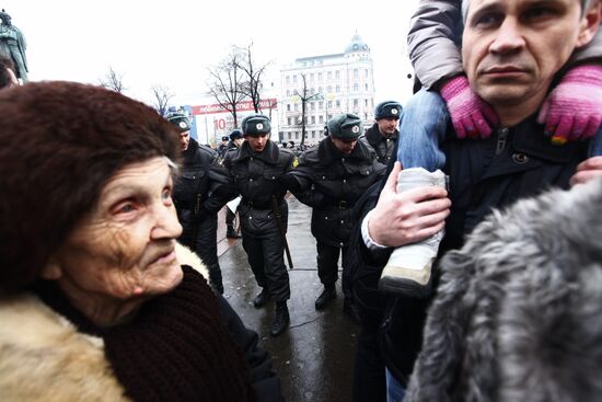 Activists stage Day of Wrath unauthorized rally in Moscow