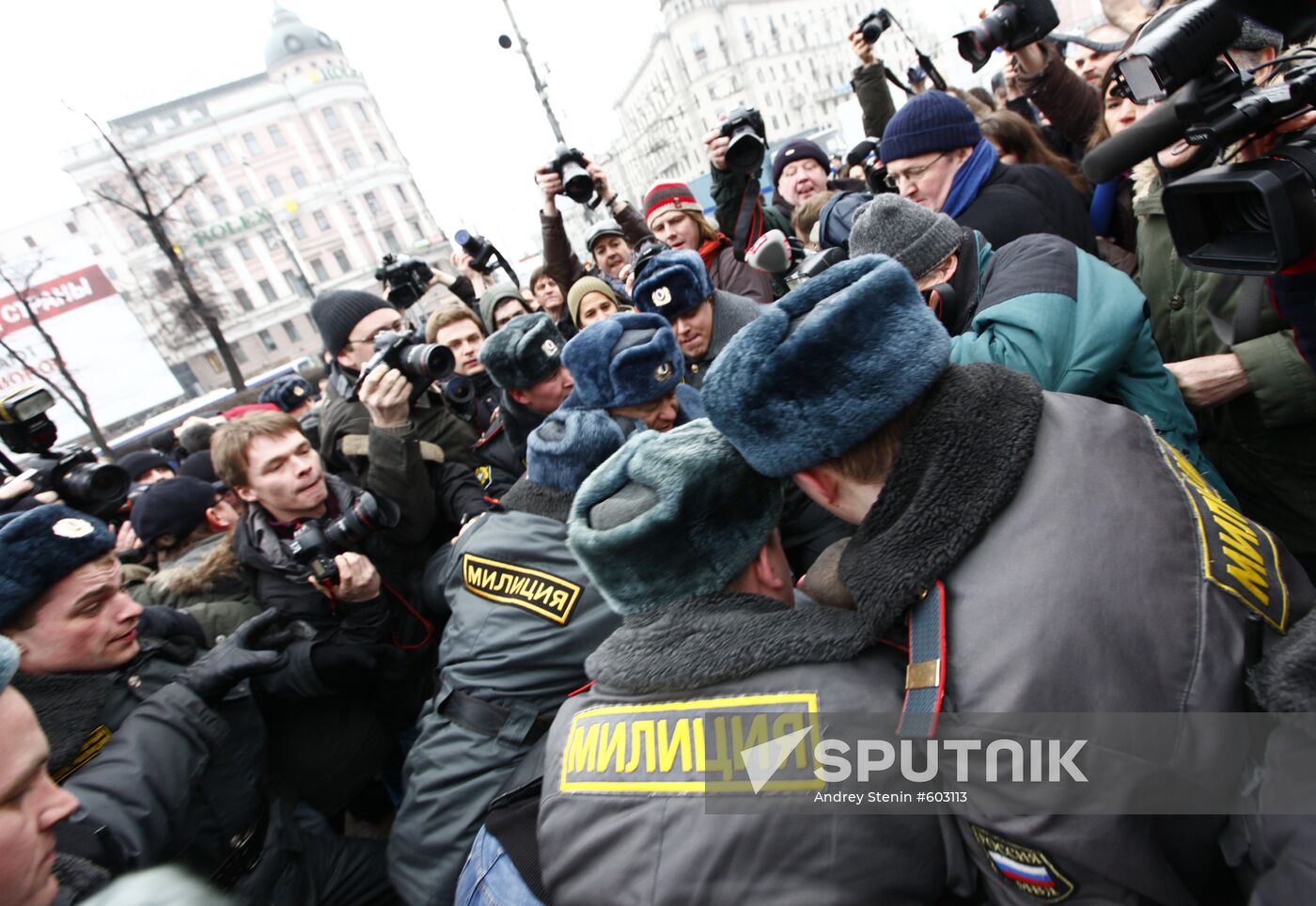 Police detain unauthorized rally protesters in Moscow