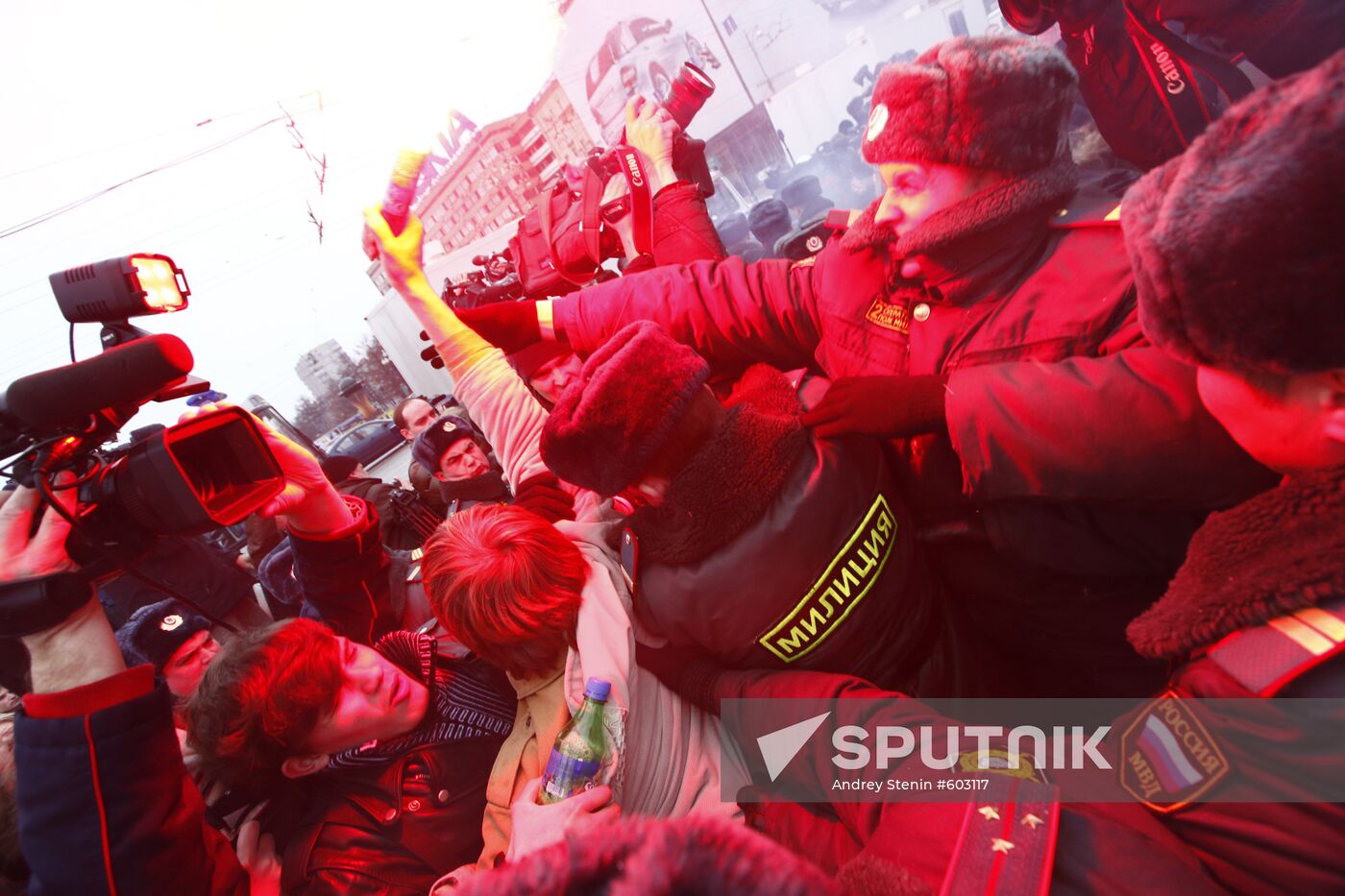 Police detain unauthorized rally protesters in Moscow