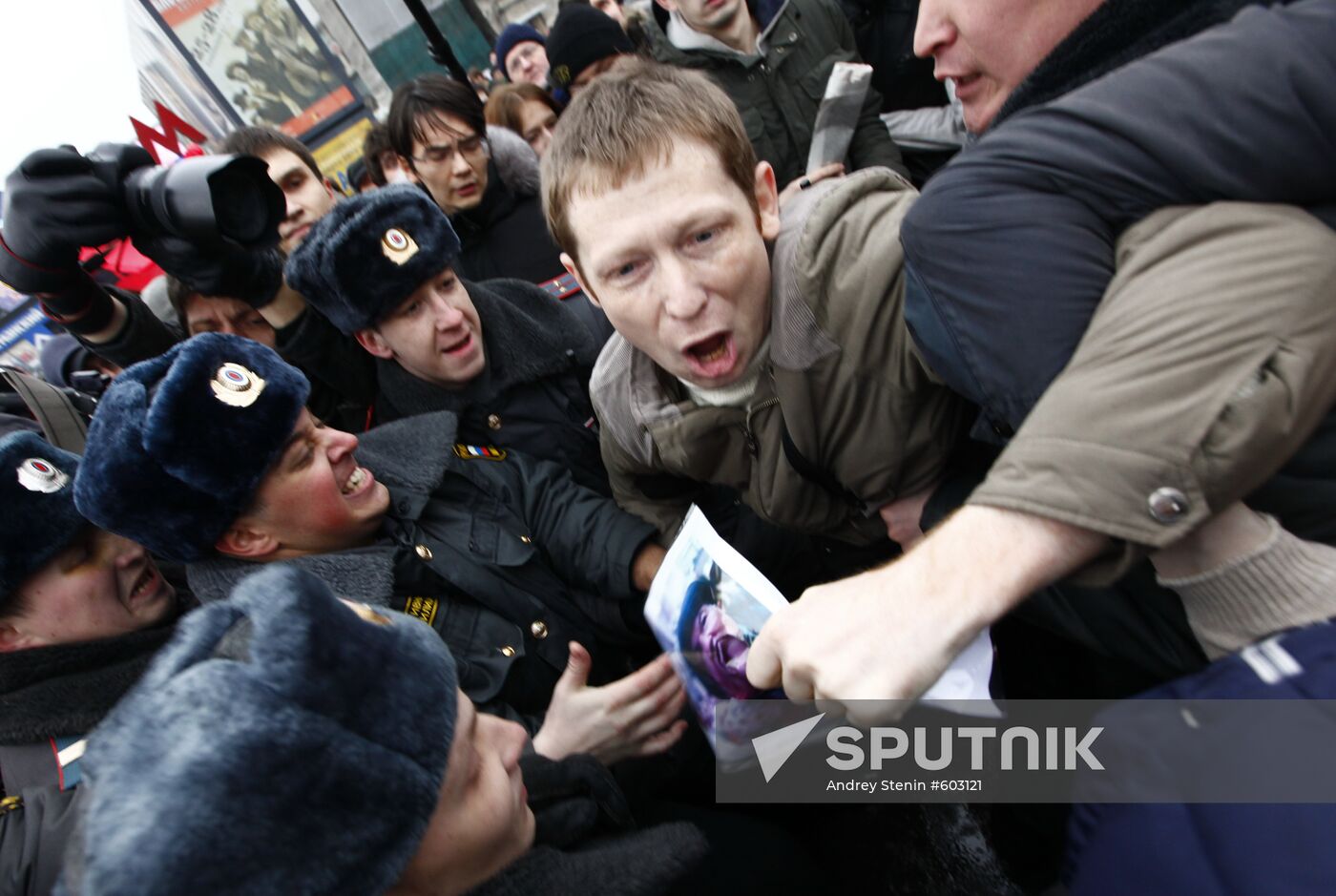Police detain unauthorized rally protesters in Moscow