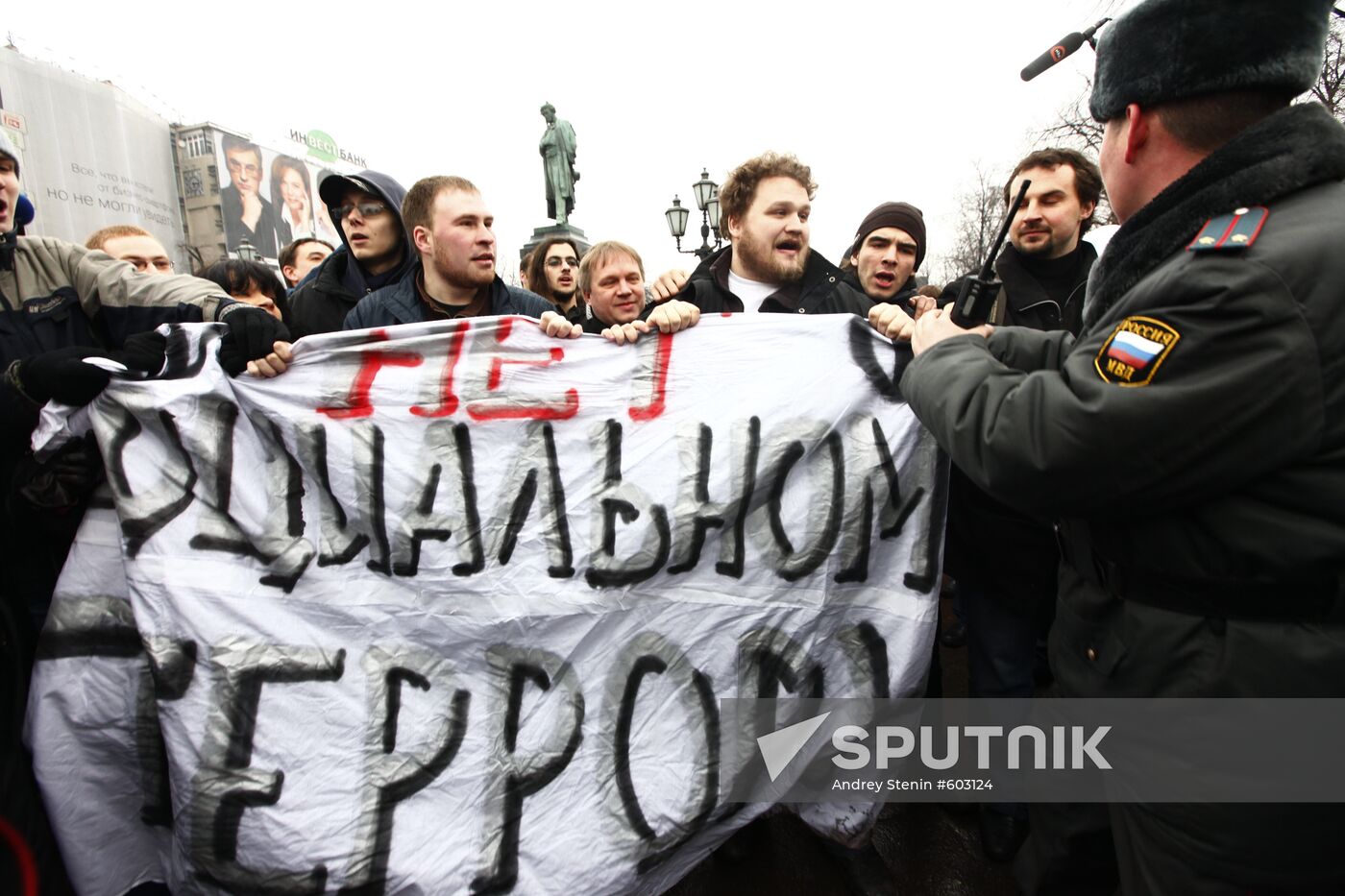 Police detain unauthorized rally protesters in Moscow