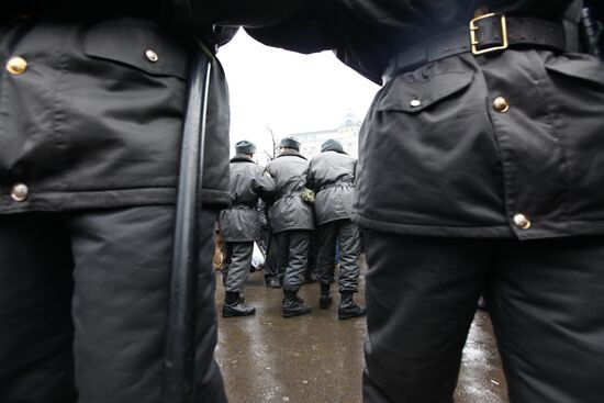 Police secure rally on Moscow's Pushkinskaya Square