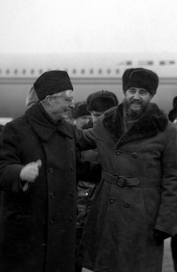 Fidel Castro visits Moscow