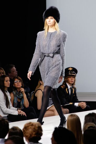 Viktor Yudashkin showcases new Fall/Winter 2010-2011 collection