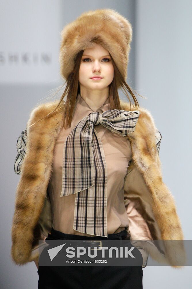 Viktor Yudashkin showcases new Fall/Winter 2010-2011 collection