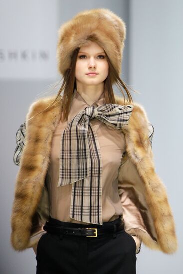 Viktor Yudashkin showcases new Fall/Winter 2010-2011 collection