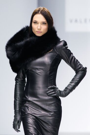 Viktor Yudashkin showcases new Fall/Winter 2010-2011 collection