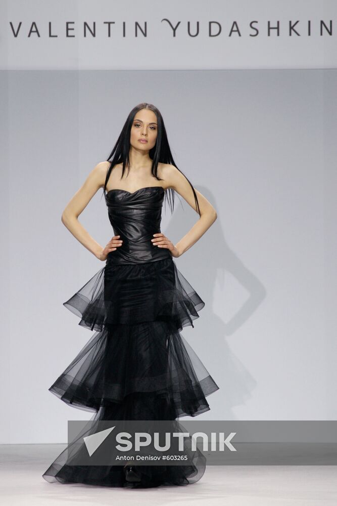 Viktor Yudashkin showcases new Fall/Winter 2010-2011 collection