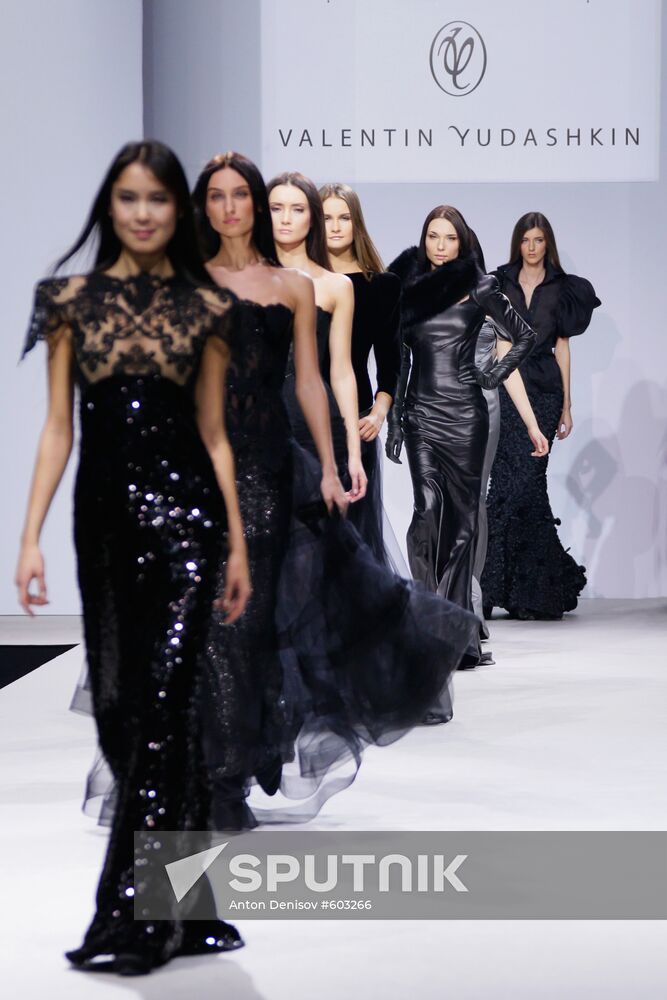 Viktor Yudashkin showcases new Fall/Winter 2010-2011 collection